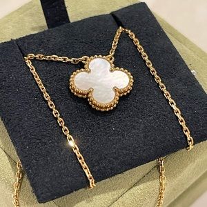 Van cleef and Arpels vintage Alhambra necklace MOP